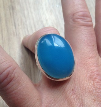 Zilveren ring met ovale blauwe ovale Chalcedoon 17.5 mm